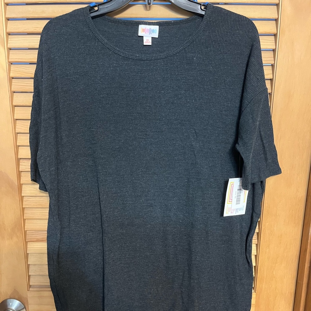 NWT Lularoe Charcoal Gray Ribbed Irma
